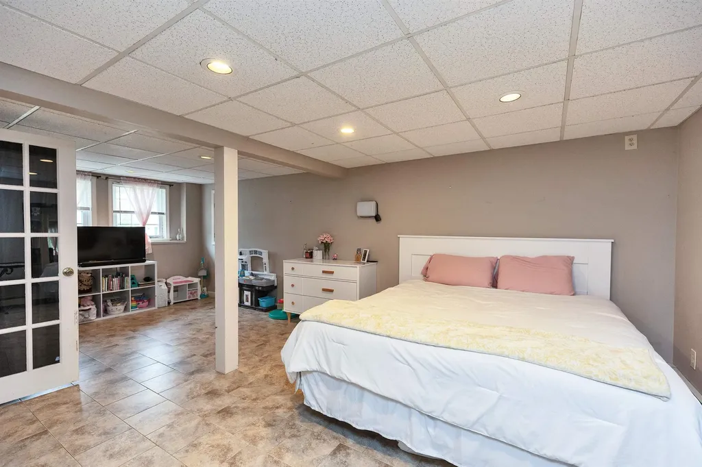 52 Jonathan Lane Manchester NH 03104