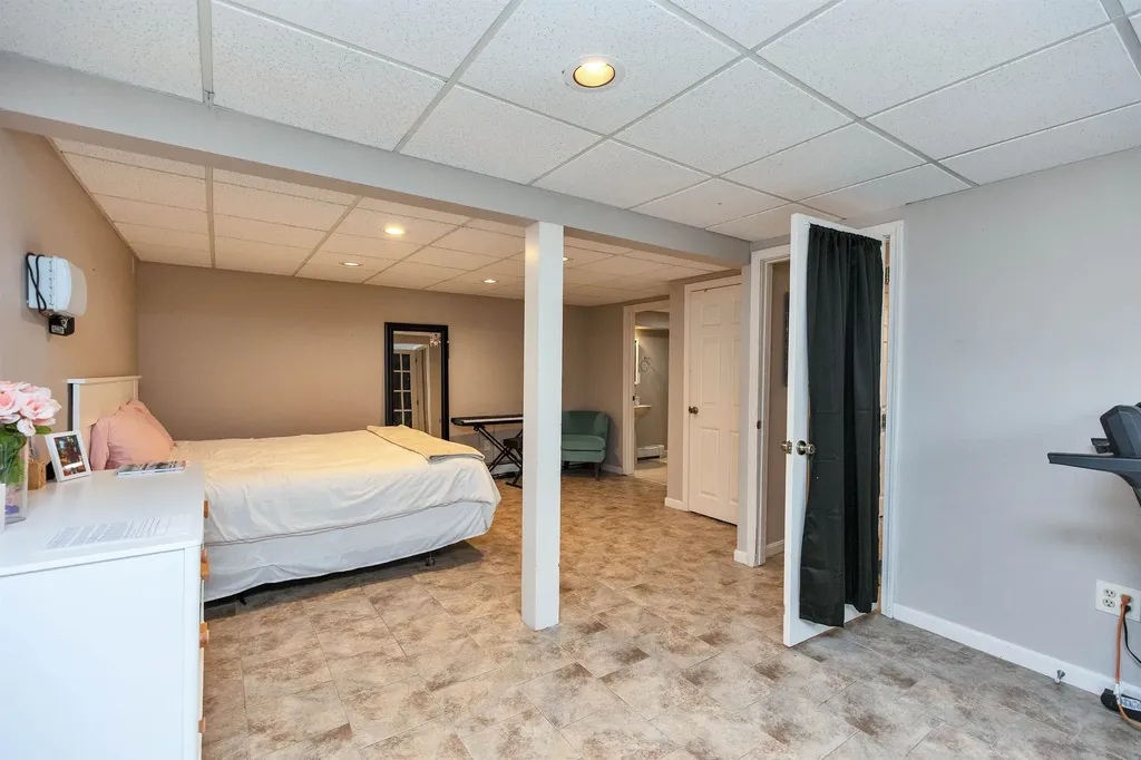 52 Jonathan Lane Manchester NH 03104