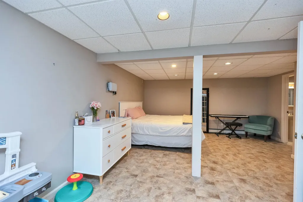 52 Jonathan Lane Manchester NH 03104