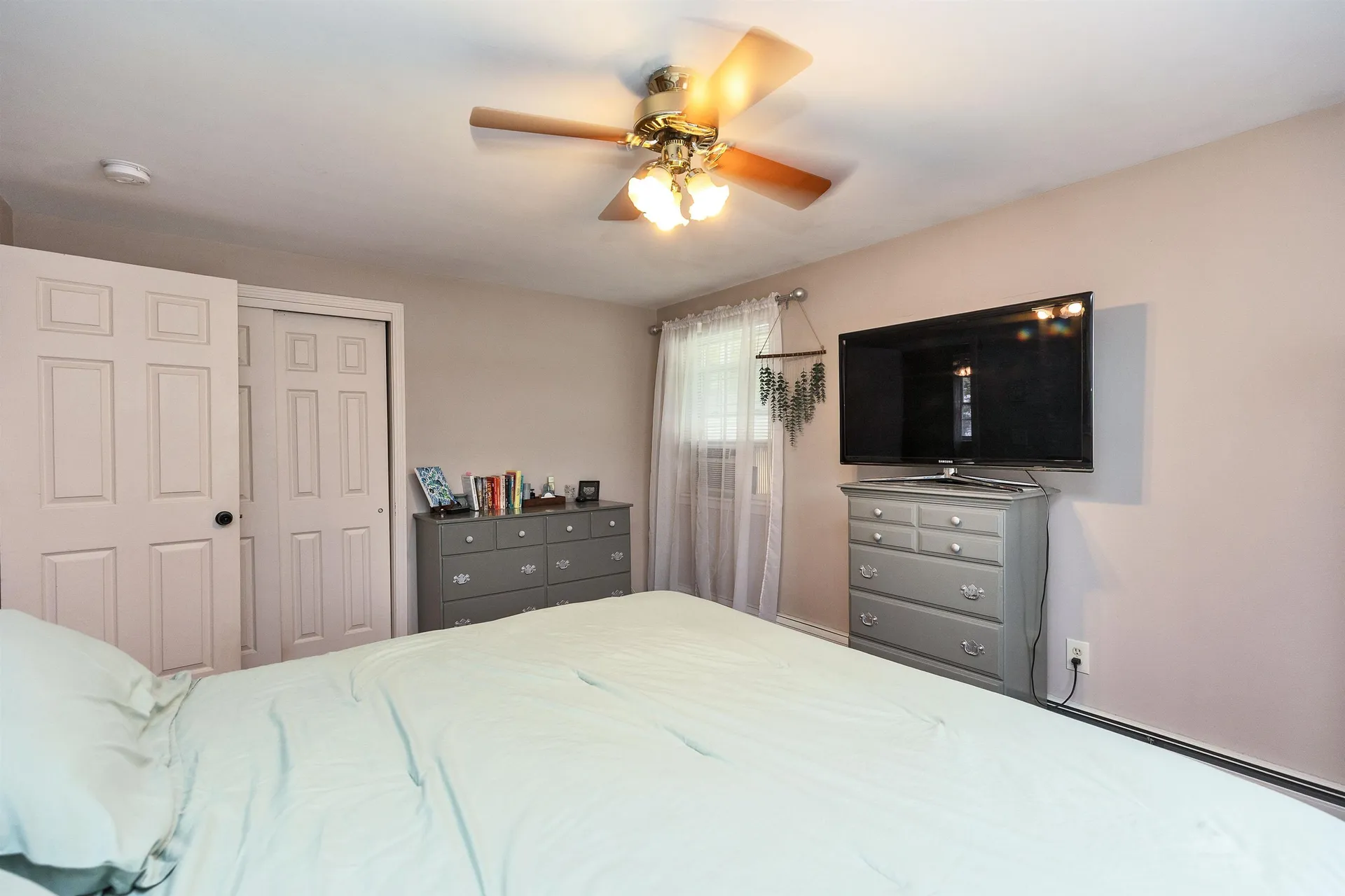 52 Jonathan Lane Manchester NH 03104