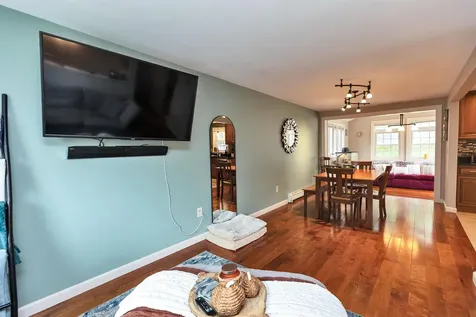 52 Jonathan Lane Manchester NH 03104