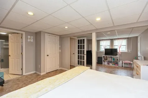 52 Jonathan Lane Manchester NH 03104