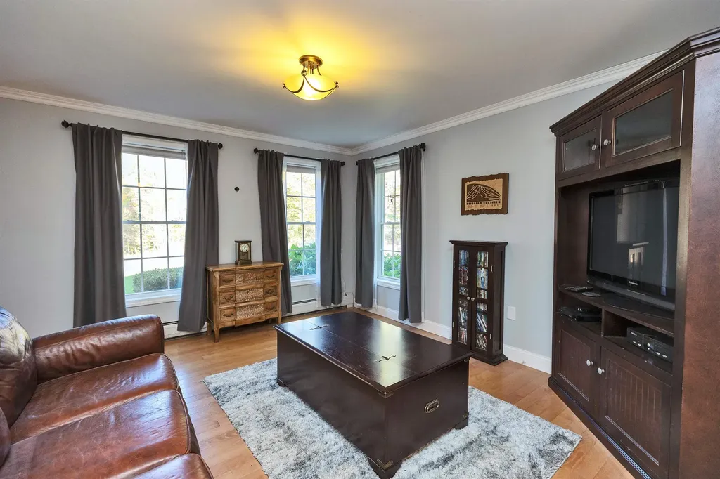 27 Revolutionary Lane Nottingham NH 03290