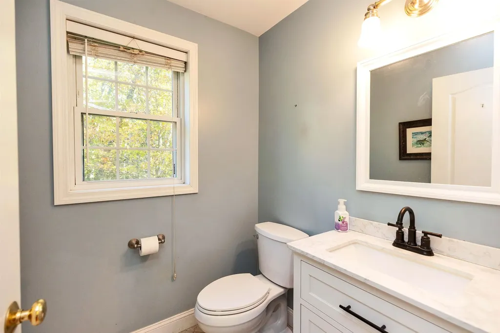 27 Revolutionary Lane Nottingham NH 03290