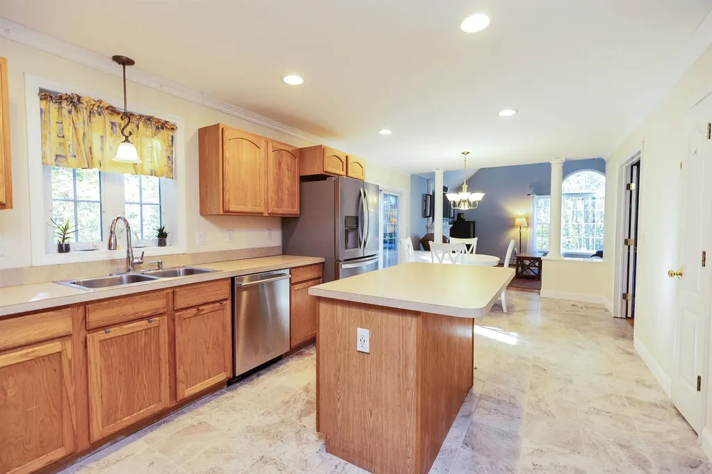 27 Revolutionary Lane Nottingham NH 03290