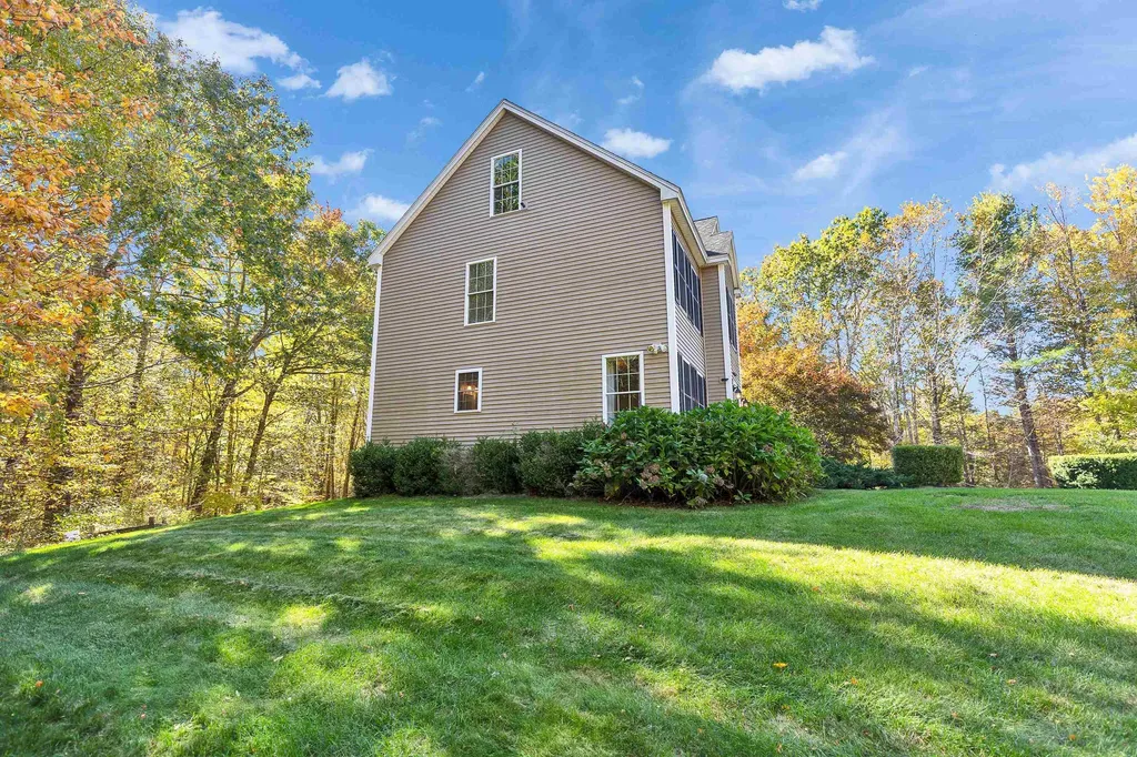 27 Revolutionary Lane Nottingham NH 03290