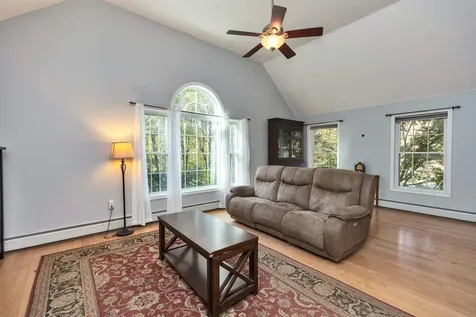 27 Revolutionary Lane Nottingham NH 03290