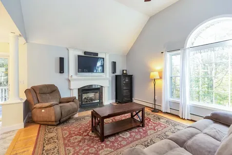 27 Revolutionary Lane Nottingham NH 03290