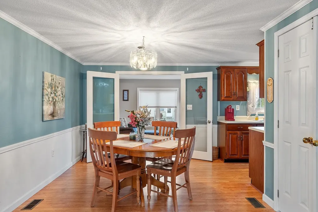 18 Lilac Court Raymond NH 03077