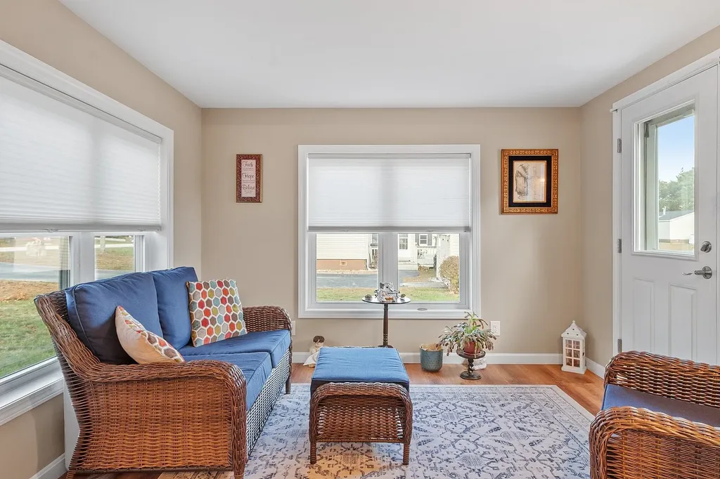 18 Lilac Court Raymond NH 03077