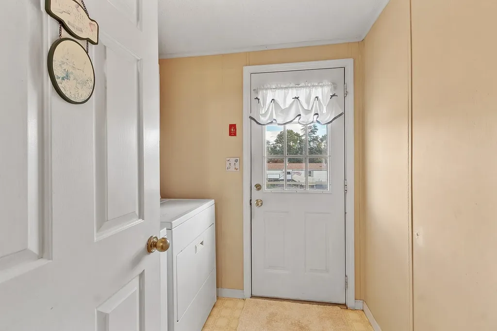 18 Lilac Court Raymond NH 03077