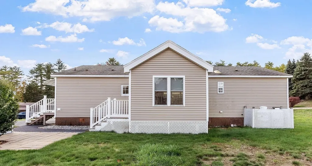 18 Lilac Court Raymond NH 03077