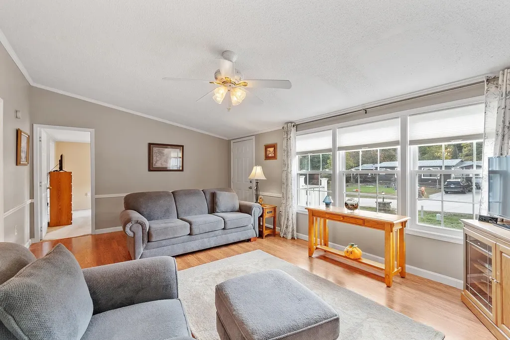 18 Lilac Court Raymond NH 03077