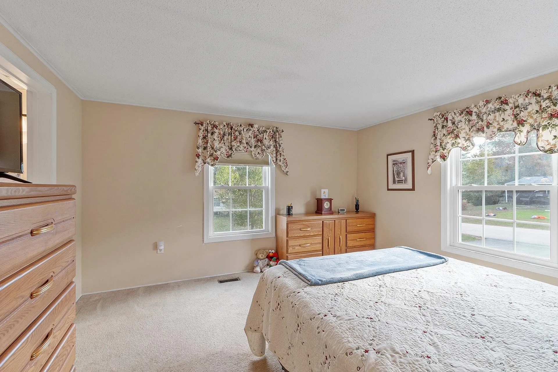 18 Lilac Court Raymond NH 03077