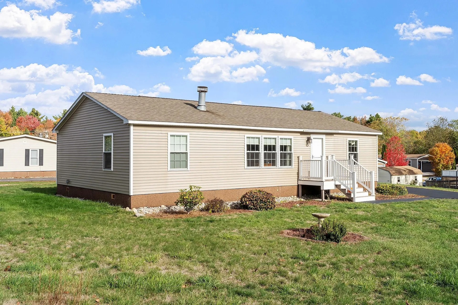 18 Lilac Court Raymond NH 03077