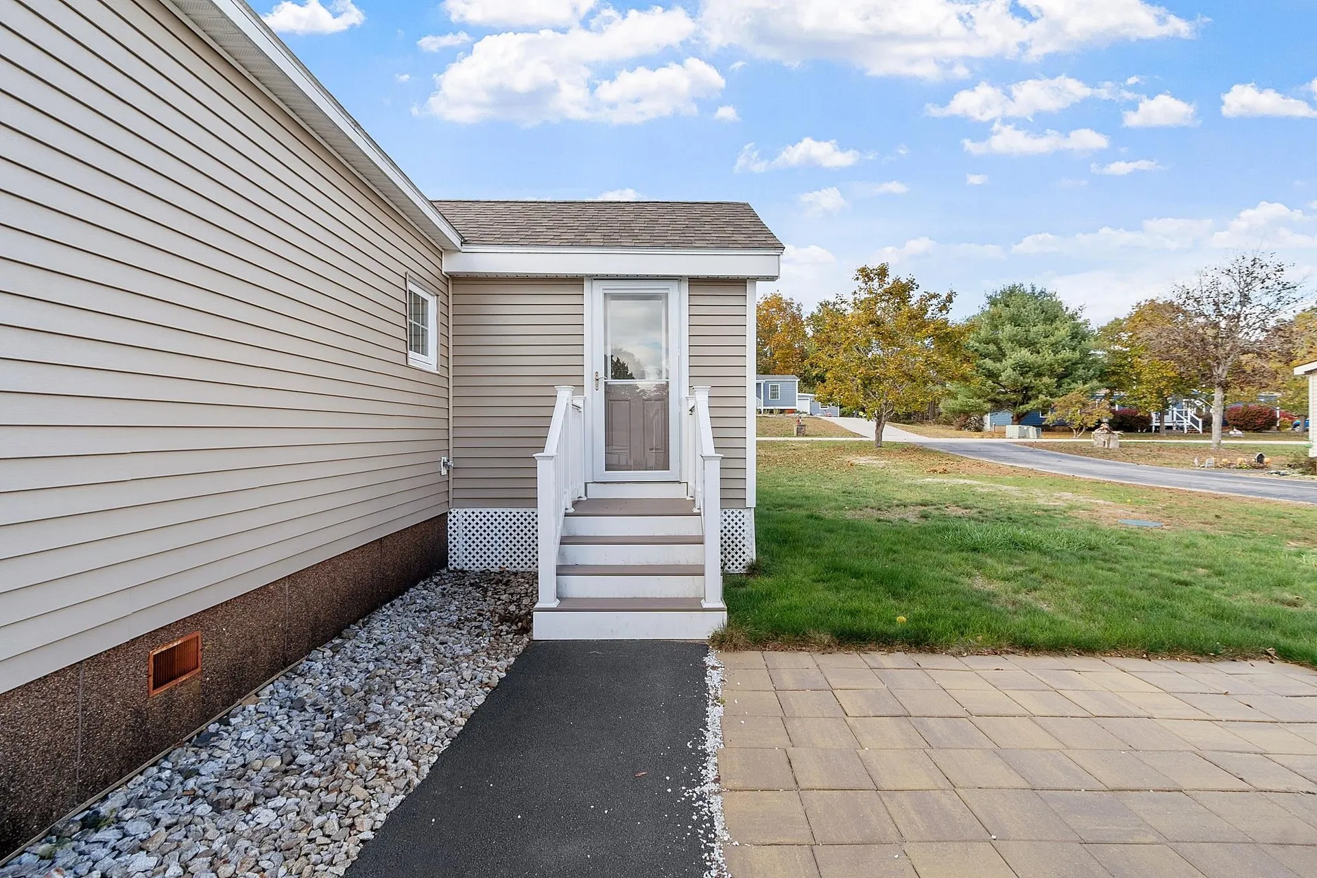 18 Lilac Court Raymond NH 03077