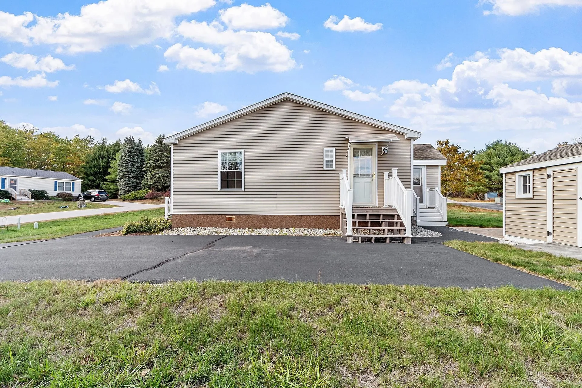 18 Lilac Court Raymond NH 03077