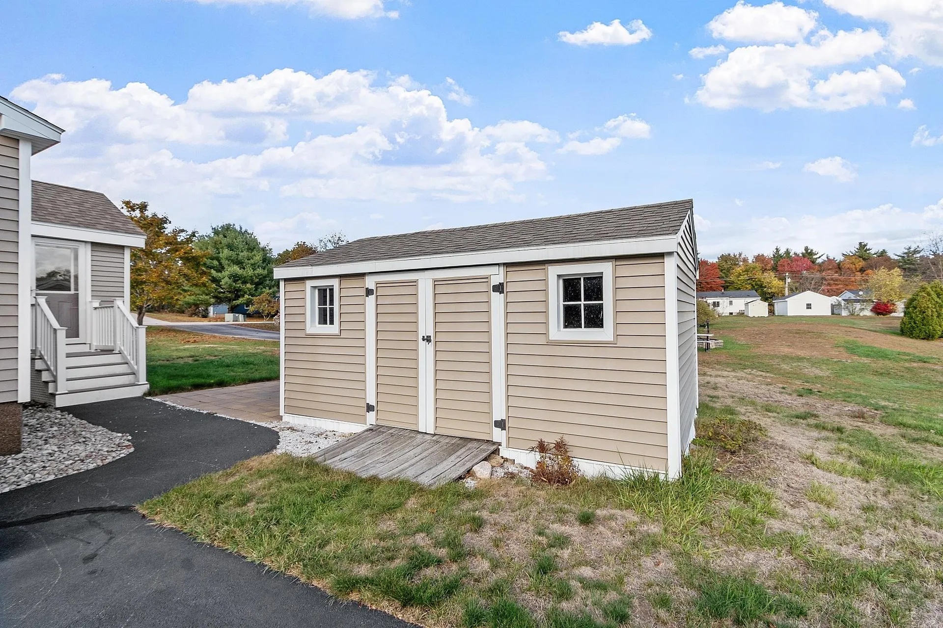 18 Lilac Court Raymond NH 03077