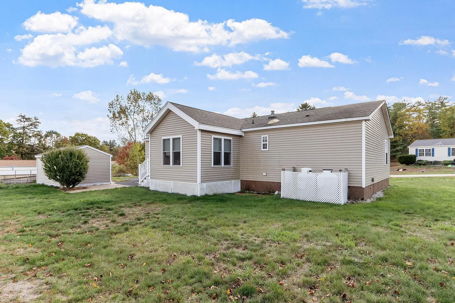 18 Lilac Court Raymond NH 03077