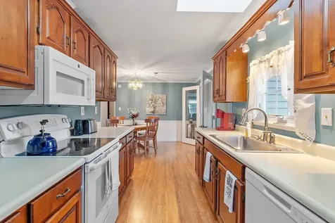 18 Lilac Court Raymond NH 03077