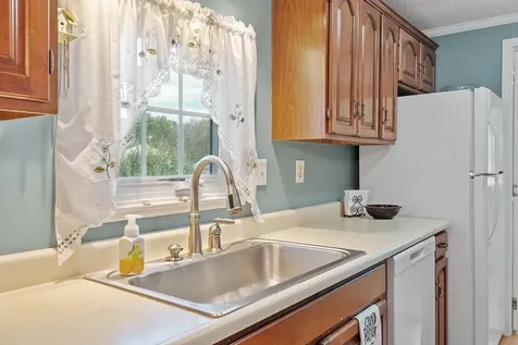 18 Lilac Court Raymond NH 03077