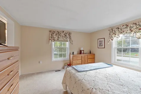 18 Lilac Court Raymond NH 03077