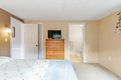 18 Lilac Court Raymond NH 03077