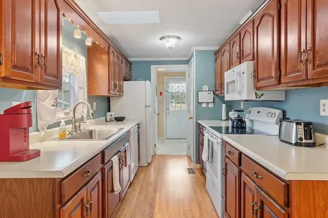 18 Lilac Court Raymond NH 03077