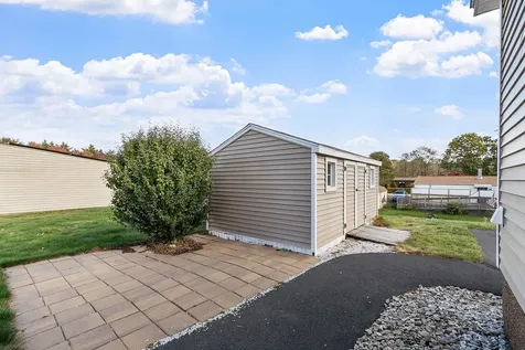 18 Lilac Court Raymond NH 03077