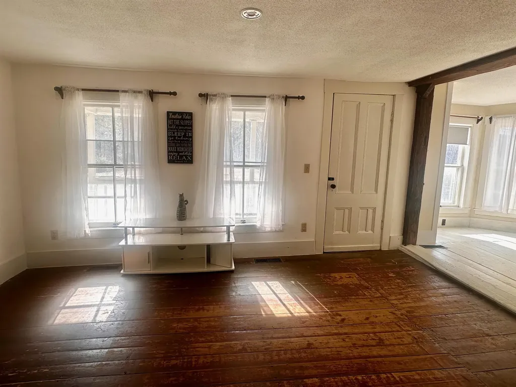 2197 North Main Street Londonderry VT 05148