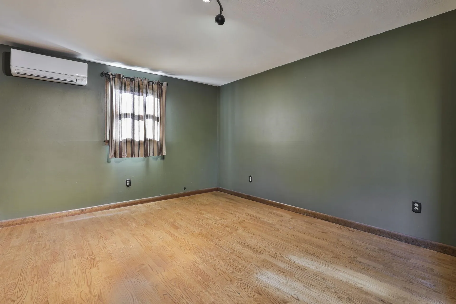 33 Cannon Drive Nashua NH 03062