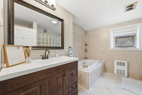 10 Brady Avenue Salem NH 03079