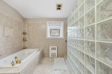 10 Brady Avenue Salem NH 03079