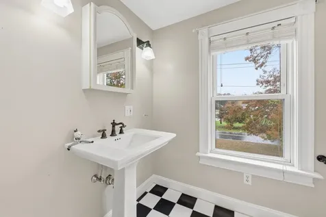 10 Brady Avenue Salem NH 03079