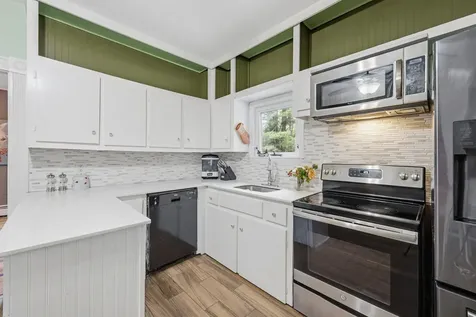 10 Brady Avenue Salem NH 03079