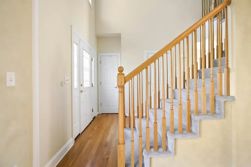 16 Summit Road Bedford NH 03110