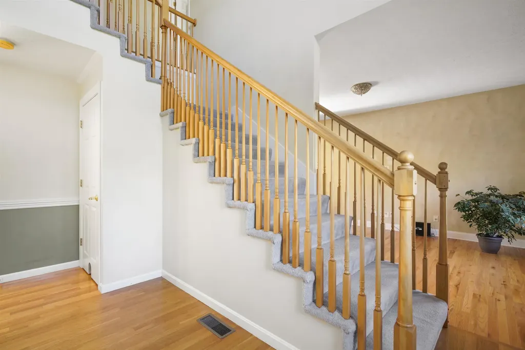 16 Summit Road Bedford NH 03110