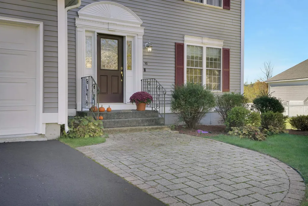 16 Summit Road Bedford NH 03110