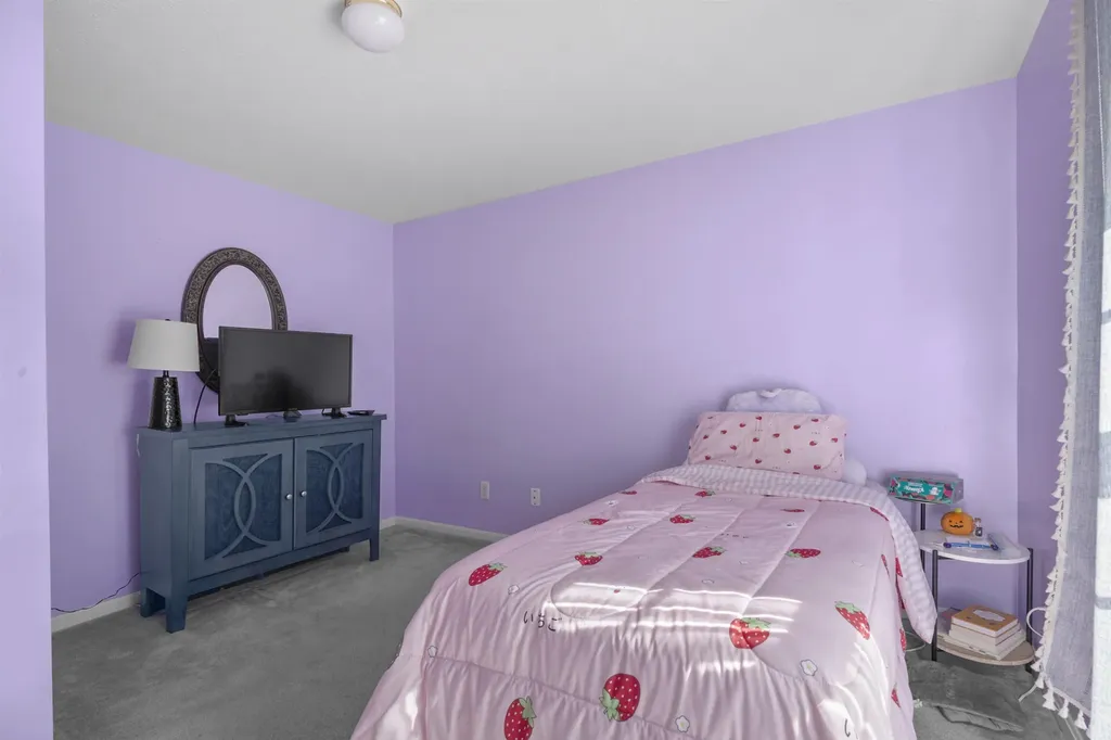 16 Summit Road Bedford NH 03110