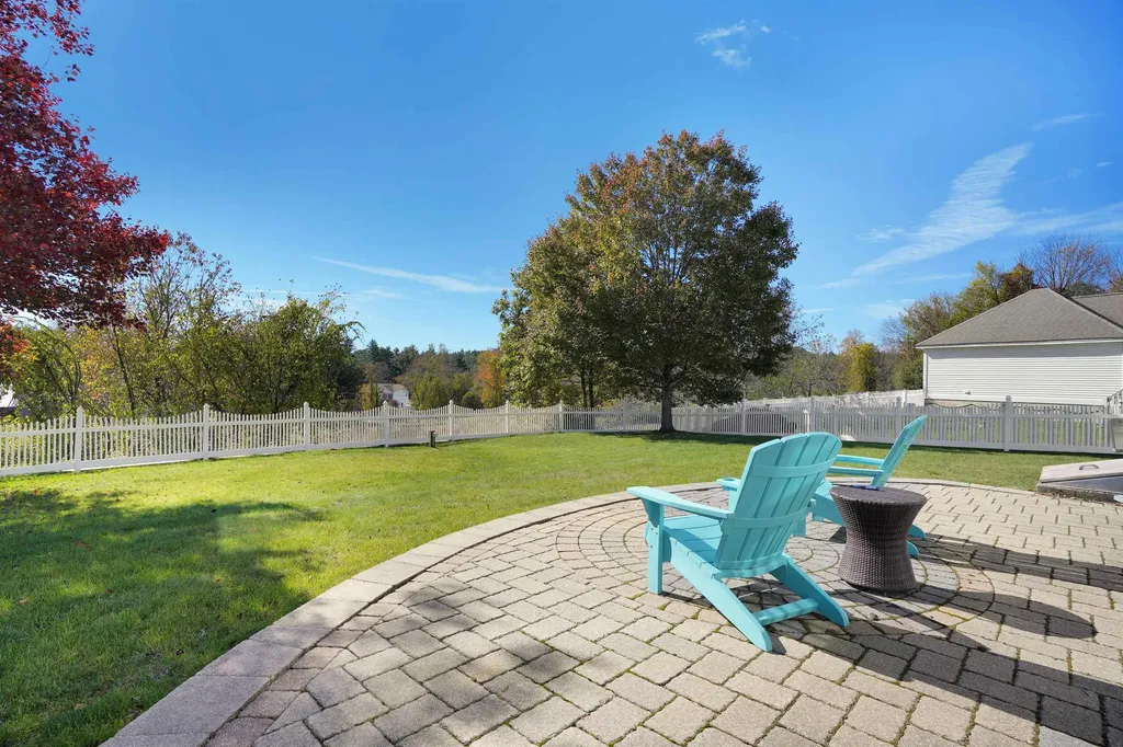 16 Summit Road Bedford NH 03110