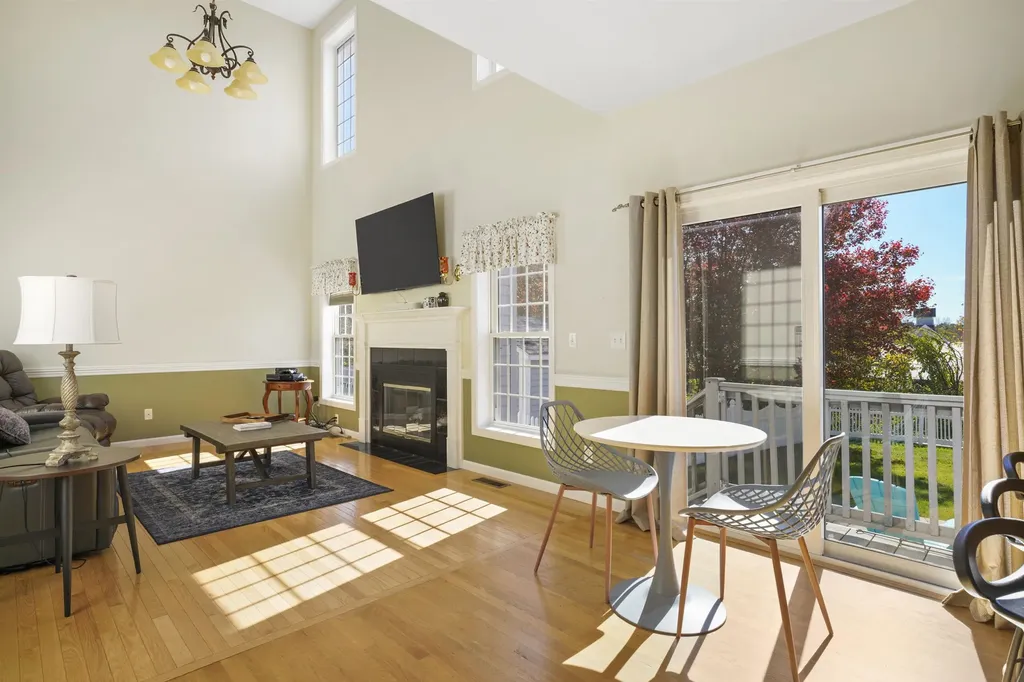 16 Summit Road Bedford NH 03110