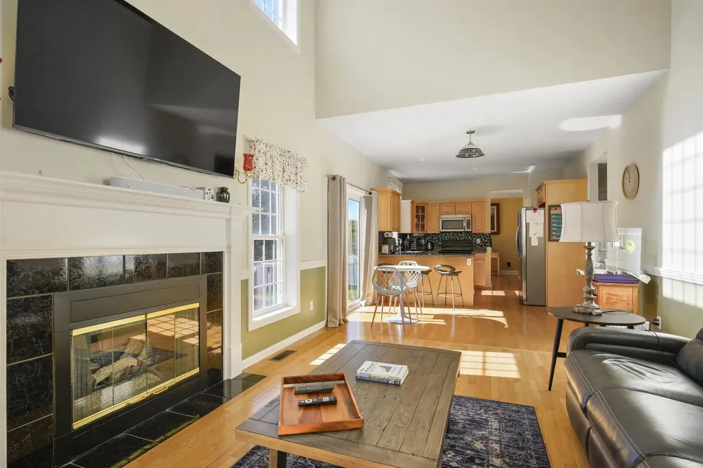 16 Summit Road Bedford NH 03110