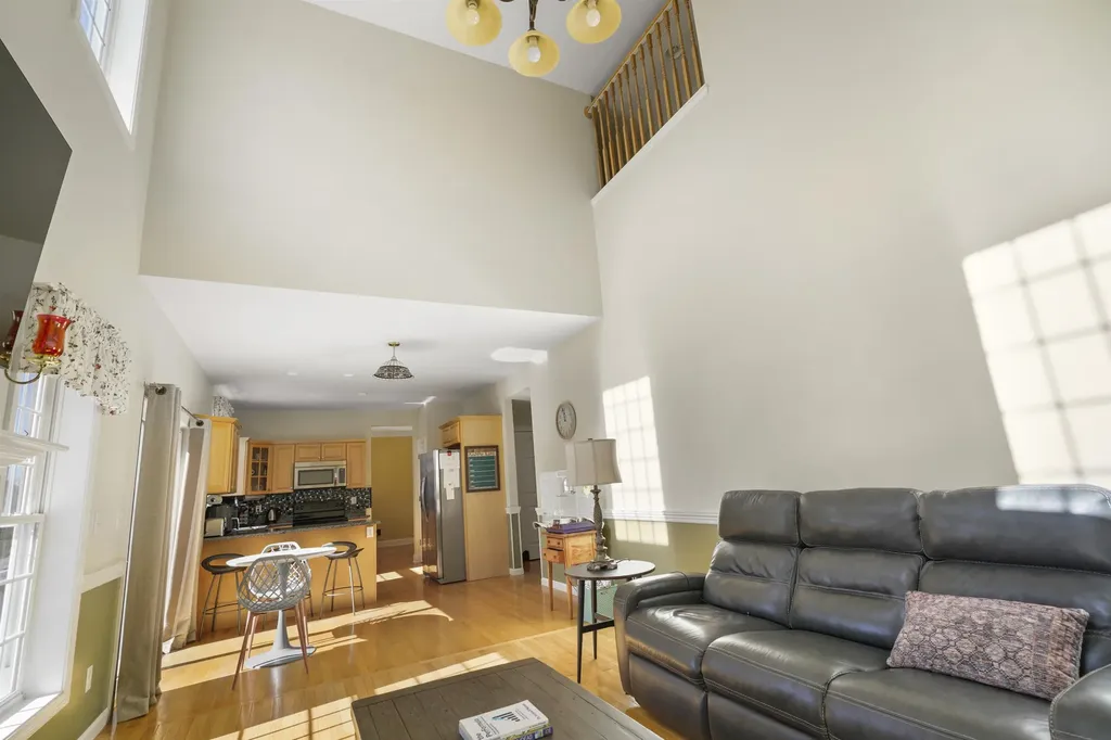 16 Summit Road Bedford NH 03110