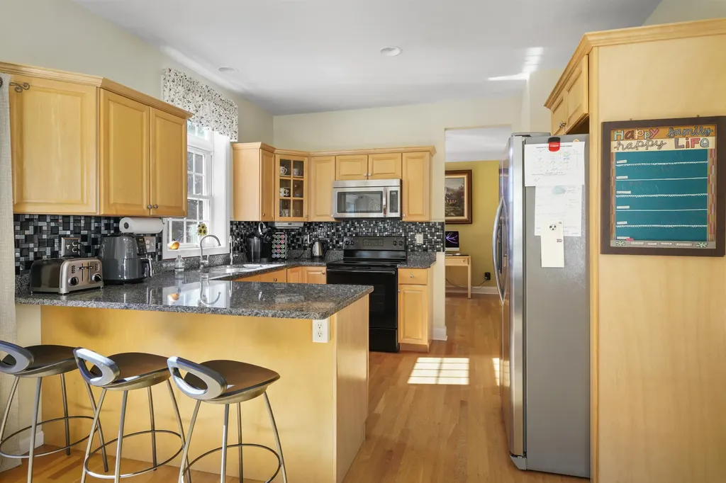 16 Summit Road Bedford NH 03110