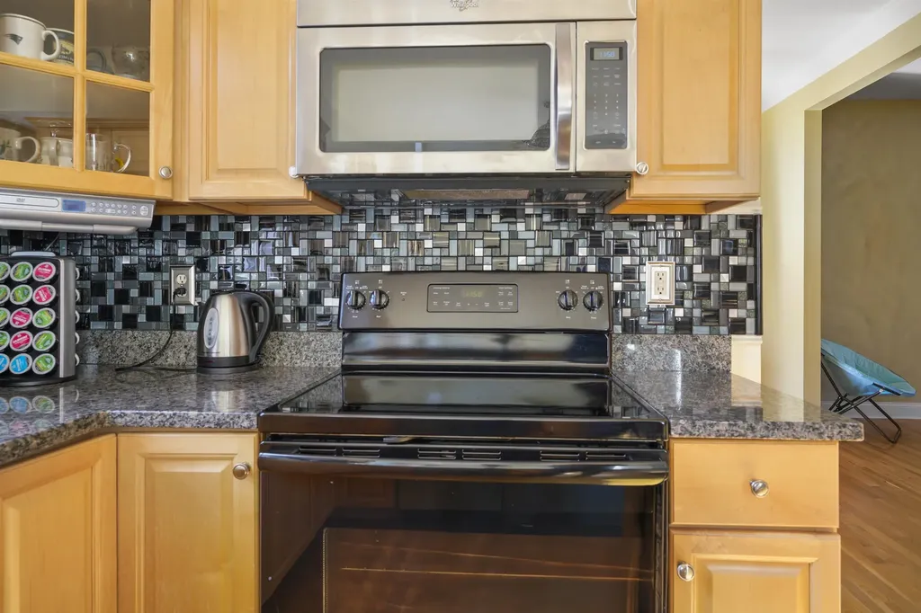 16 Summit Road Bedford NH 03110