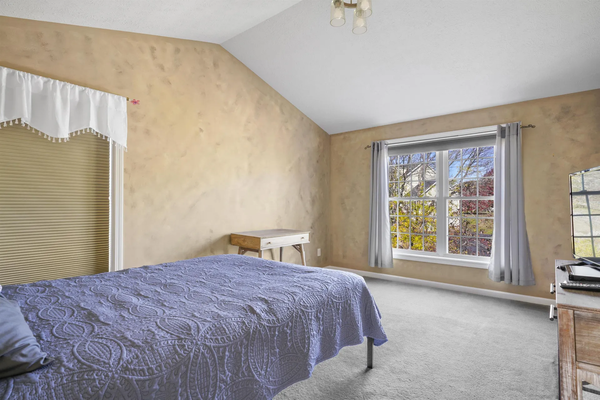 16 Summit Road Bedford NH 03110