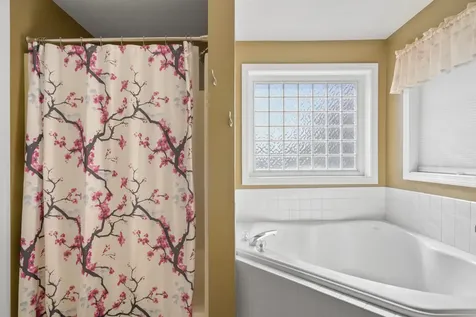 16 Summit Road Bedford NH 03110