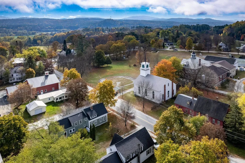 48 Cross Street Newbury VT 05051