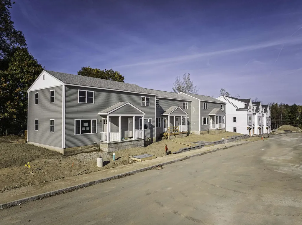 18 Birdie Grove Rochester NH 03839