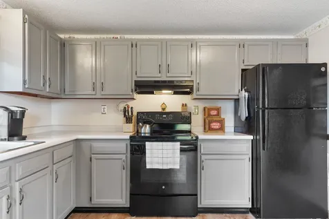 66L Derryfield Road Derry NH 03038